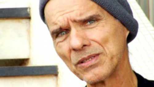 Chacal, um dos principais autores da poesia marginal.